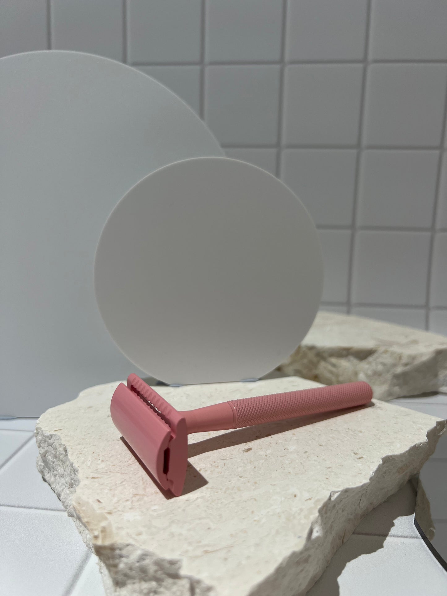 Pink smart razor